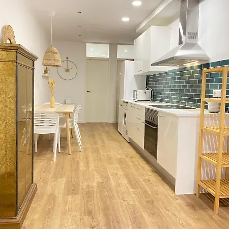 Lovely New 20 Minutes From Center. Barcelone
