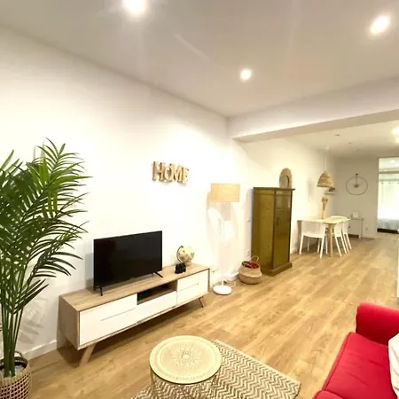 Apartment Lovely New 20 Minutes From Center. *