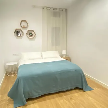Lovely New 20 Minutes From Center. Apartment Barcelona