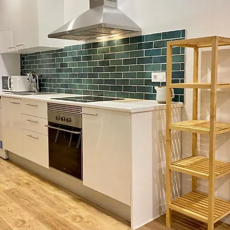 Lovely New 20 Minutes From Center. Apartment *