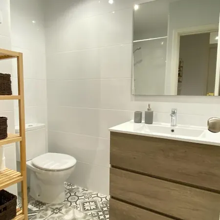 Apartment Lovely New 20 Minutes From Center.